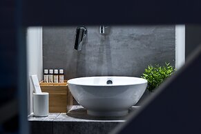 Oinoelia Luxury Suites & Residence