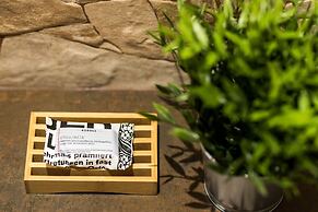 Oinoelia Luxury Suites & Residence