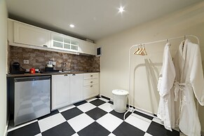 Oinoelia Luxury Suites & Residence