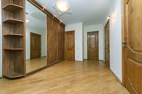 Apartment on Sheptitskogo str