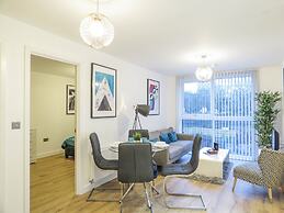 Tudors eSuites Birmingham Canalside with Gated Parking