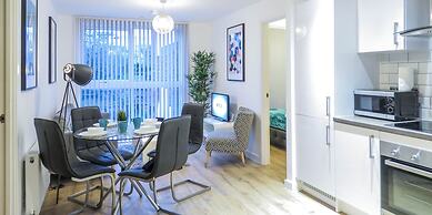 Tudors eSuites Birmingham Canalside with Gated Parking