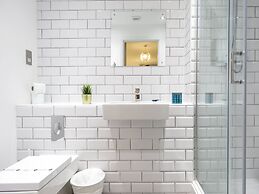 Tudors eSuites Birmingham Canalside with Gated Parking