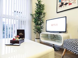 Tudors eSuites Birmingham Canalside with Gated Parking