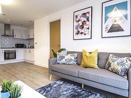 Tudors eSuites Birmingham Canalside with Gated Parking