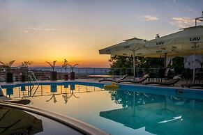 Tami Residence