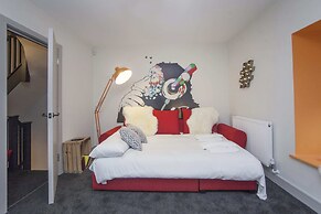 Higgihaus at 3b Cheltenham Lane Bristol