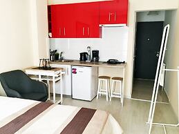 Monad Apartments Karaoli