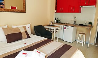 Monad Apartments Karaoli