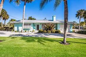 Sand N Suds 3 Bedroom Home by RedAwning