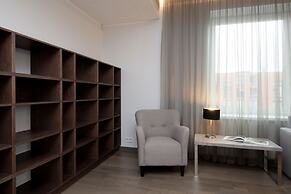 8ERA Business Executive Rotermanni Apts