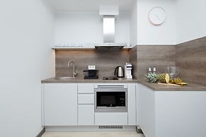 8ERA Business Executive Rotermanni Apts