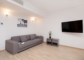 8ERA Business Executive Rotermanni Apts