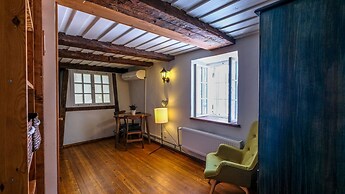 Blacksmith Old Town Apartments