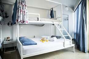 Thanasis Place Hostel