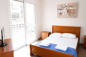 Thanasis Place Hostel