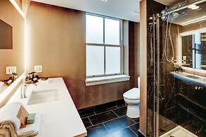 The Warrior Hotel, Autograph Collection