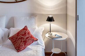 Sant'Ambrogio Five Senses