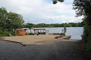 Executive Lakeside Lodge at Mullans Bay