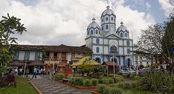 Three House Hostel Boutique