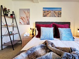 Mountain, lake, sun and this sensational home