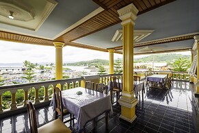 SPOT ON 1896 Hotel Mahkota Pantai