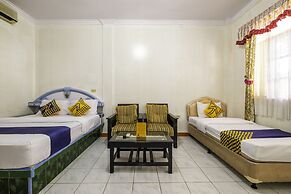 SPOT ON 1896 Hotel Mahkota Pantai