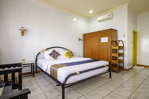 SPOT ON 1896 Hotel Mahkota Pantai