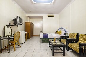 SPOT ON 1896 Hotel Mahkota Pantai