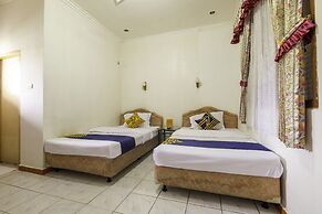 SPOT ON 1896 Hotel Mahkota Pantai