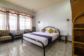 SPOT ON 1896 Hotel Mahkota Pantai