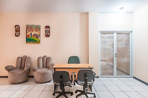 Super OYO 1868 J&b Room Pramuka