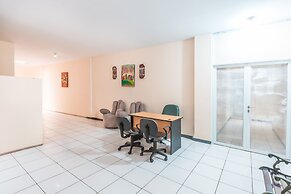 Super OYO 1868 J&b Room Pramuka