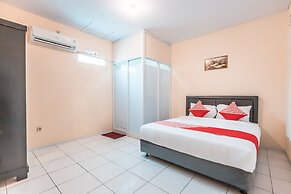 Super OYO 1868 J&b Room Pramuka