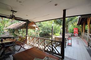 OYO 476 Ban Rimnam Resort