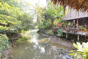 OYO 476 Ban Rimnam Resort