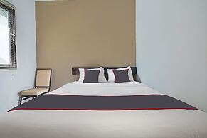 Capital O 1898 Louise Place