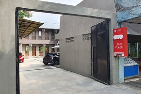 Capital O 1898 Louise Place