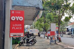 Capital O 1898 Louise Place