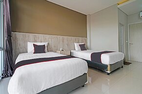 Capital O 1898 Louise Place