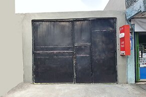 Capital O 1898 Louise Place