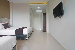 Capital O 1898 Louise Place