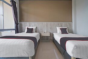 Capital O 1898 Louise Place