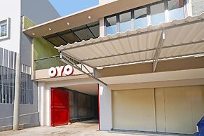 Capital O 1898 Louise Place