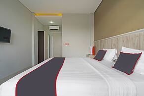 Capital O 1898 Louise Place