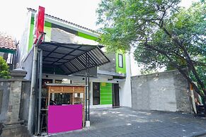 OYO 1956 Kana Family Residence