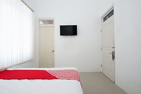 Capital O 1888 Griya RW Family Guest House