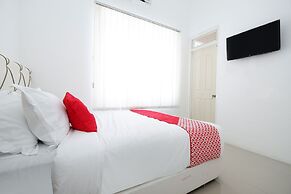 Capital O 1888 Griya RW Family Guest House