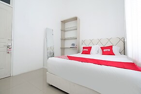 Capital O 1888 Griya RW Family Guest House