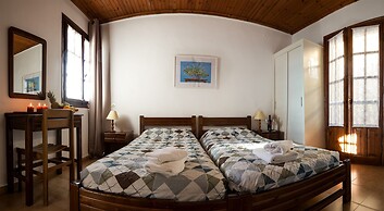 Villa Perris Studios